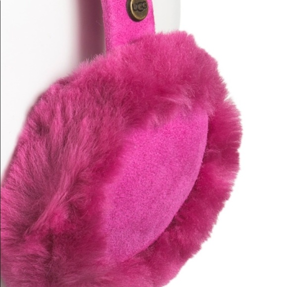 UGG YOUTH CLASSIC EARMUFFS IN FUSCIA NWT - Picture 2 of 6